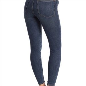 Good American Good Legs jeans